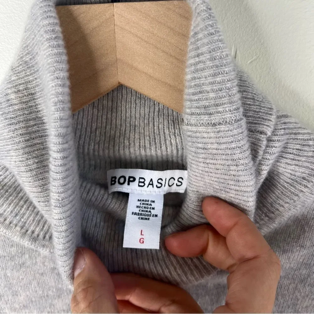 Gray Cashmere Turtleneck Sweater with Relaxed Fit size Large
